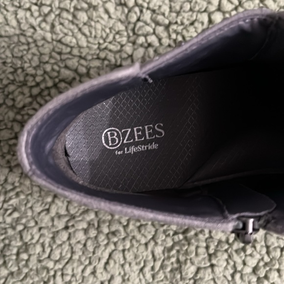 Bzees size 10M ankle boots gray - Picture 6 of 8